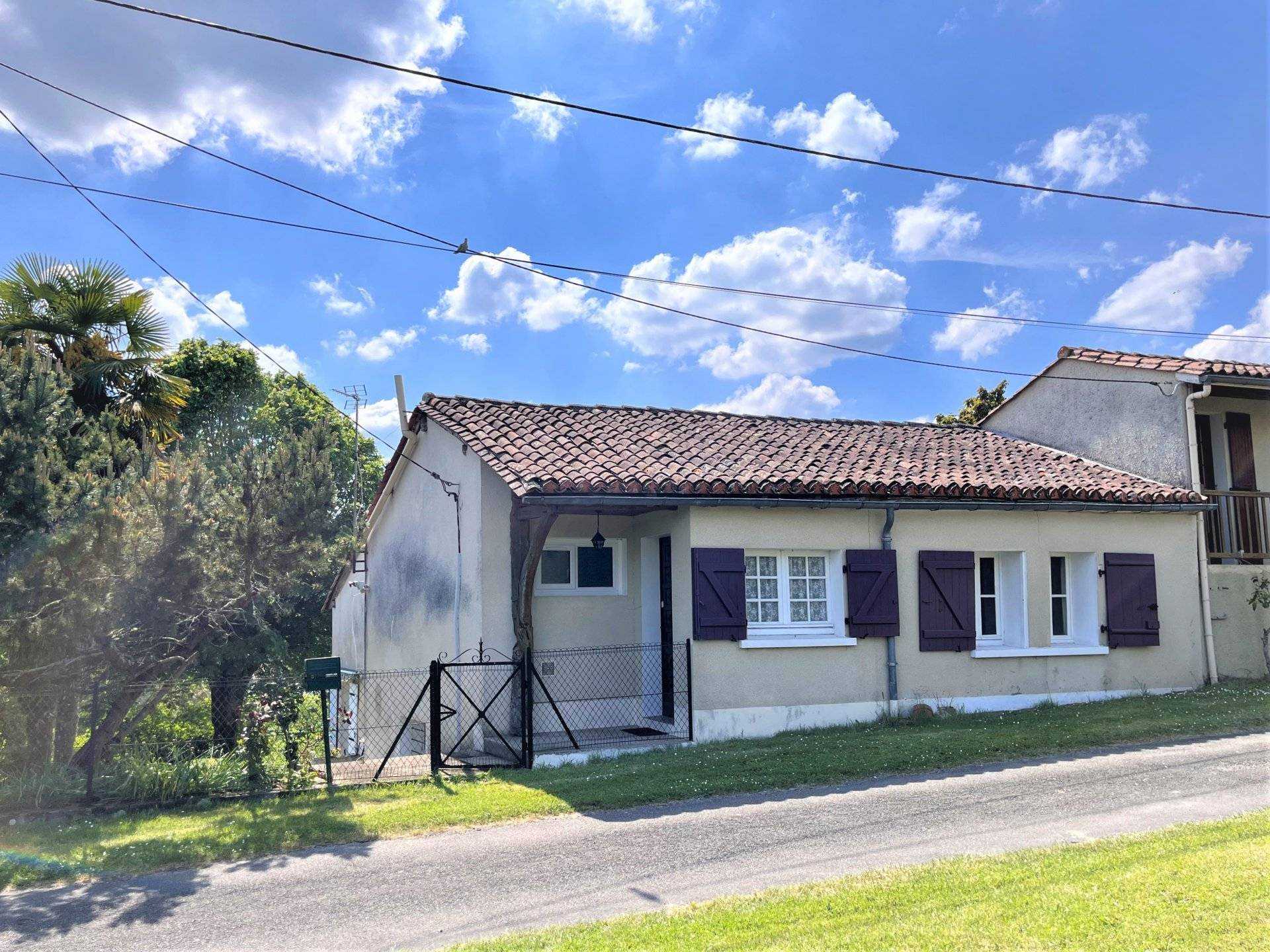casa no Salles-Lavalette, Nouvelle-Aquitaine 10218455