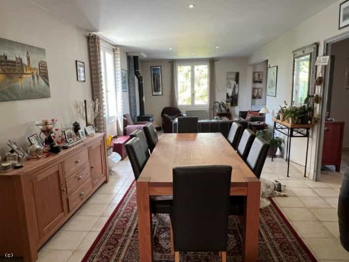 House in Lizant, Nouvelle-Aquitaine 10218494