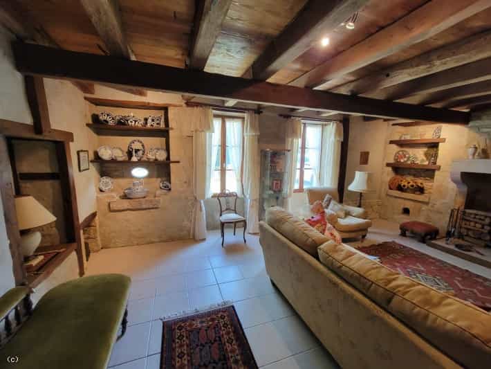House in Ruffec, Nouvelle-Aquitaine 10218498