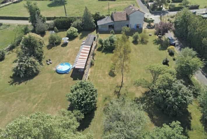 House in Cellefrouin, Nouvelle-Aquitaine 10218522