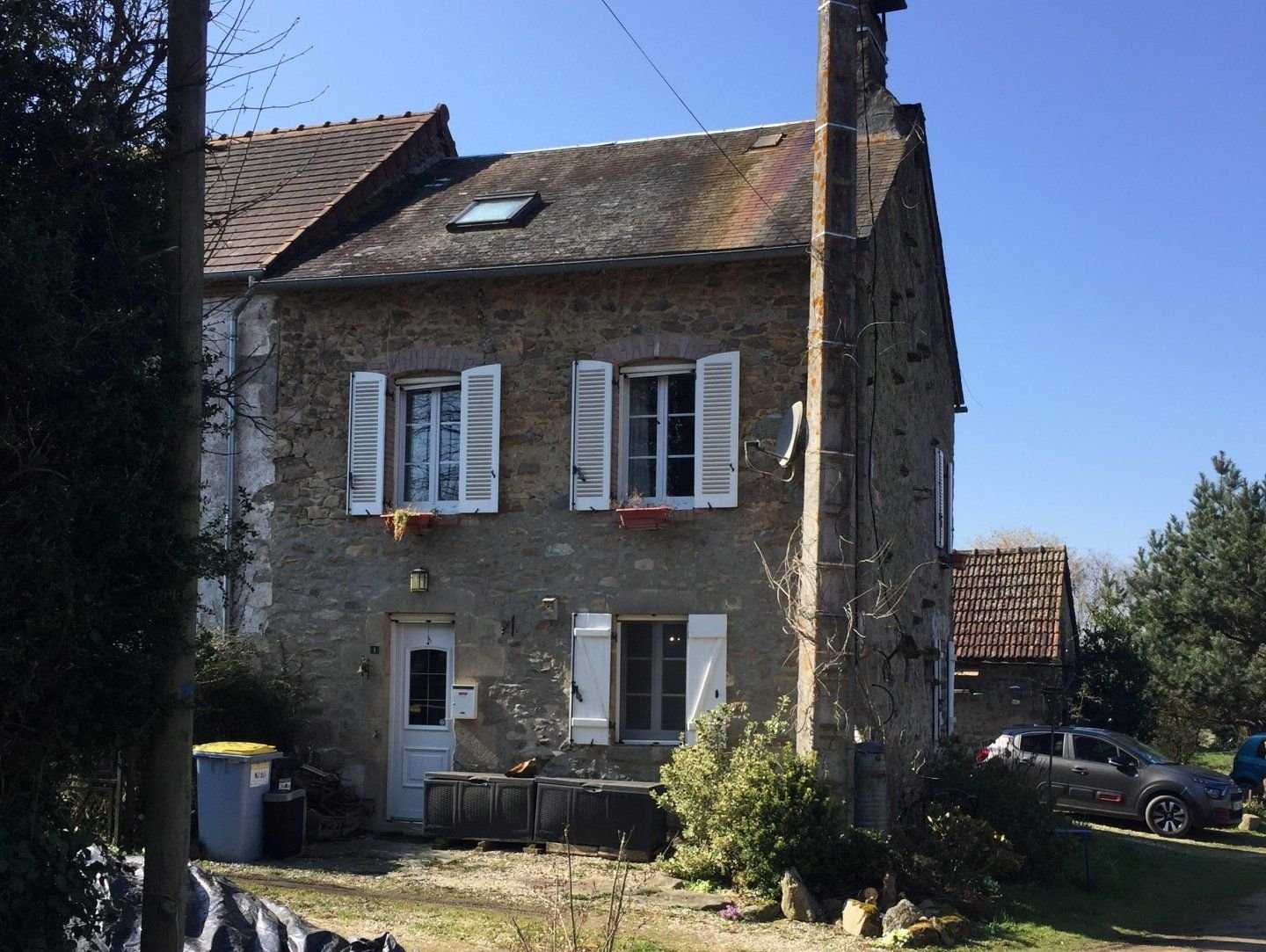 Hus i Bussiere-Dunoise, Nouvelle-Aquitaine 10218543