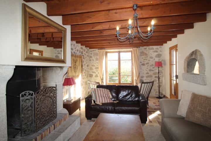 House in Piegut-Pluviers, Nouvelle-Aquitaine 10218558