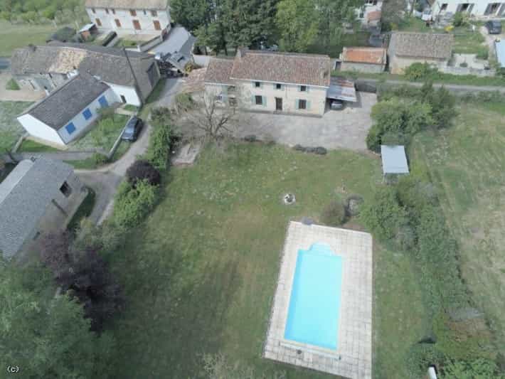 Huis in Civray, Nouvelle-Aquitaine 10218560