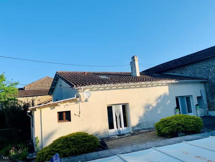 Huis in Villefagnan, Nouvelle-Aquitanië 10218581