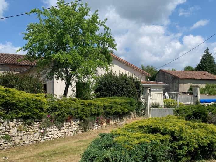 Hus i Villefagnan, Nouvelle-Aquitaine 10218581