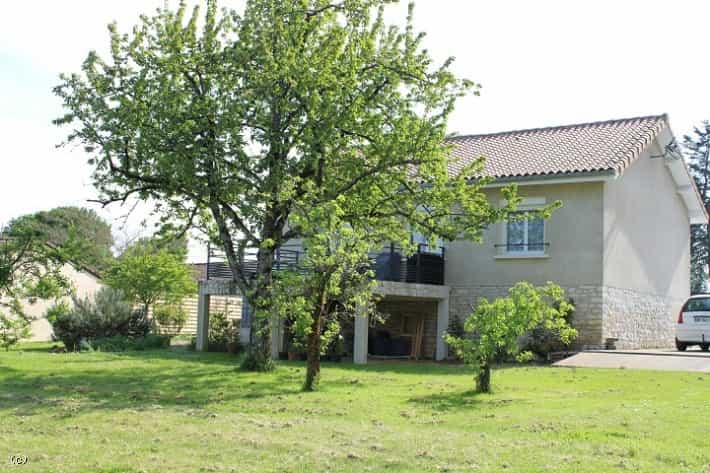 Haus im Civray, Nouvelle-Aquitaine 10218586