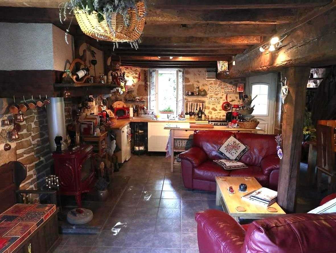 House in Bussiere-Dunoise, Nouvelle-Aquitaine 10218615