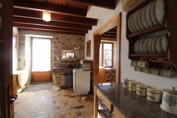 House in Piegut-Pluviers, Nouvelle-Aquitaine 10218631