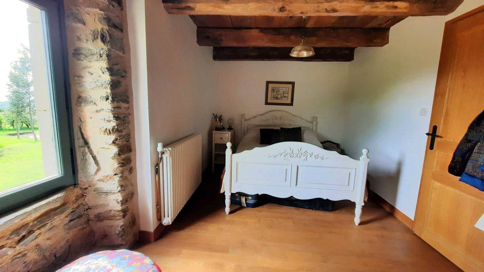 House in La Salvetat-Peyralès, Occitanie 10218637