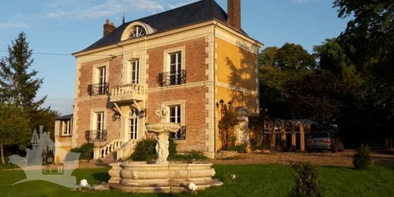 House in Tours, Centre-Val de Loire 10218695