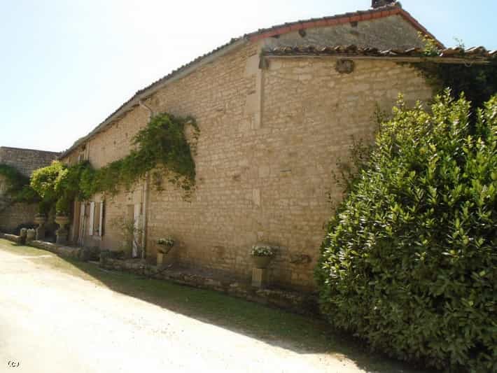 casa no Villefagnan, Nouvelle-Aquitaine 10218795