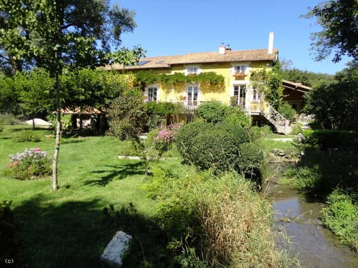 House in Vars, Nouvelle-Aquitaine 10218799