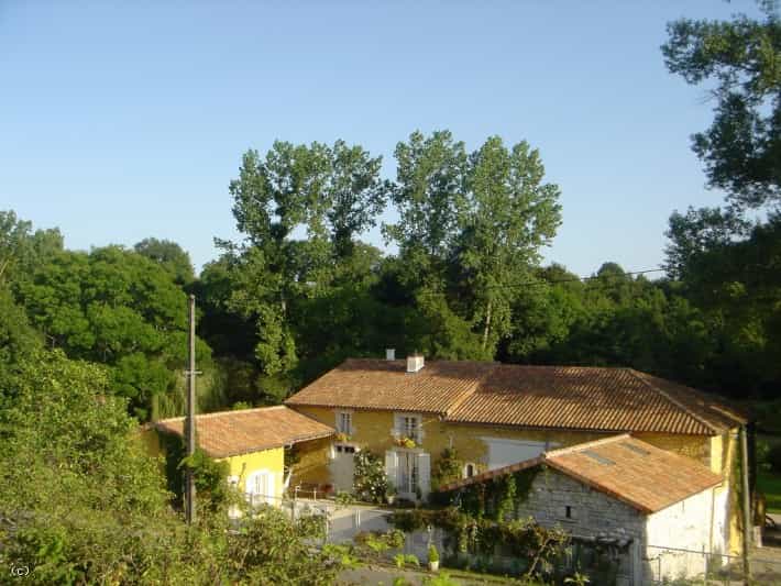 House in Vars, Nouvelle-Aquitaine 10218799