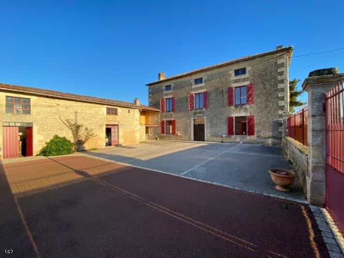 Casa nel Verteuil-sur-Charente, Nouvelle-Aquitaine 10218804