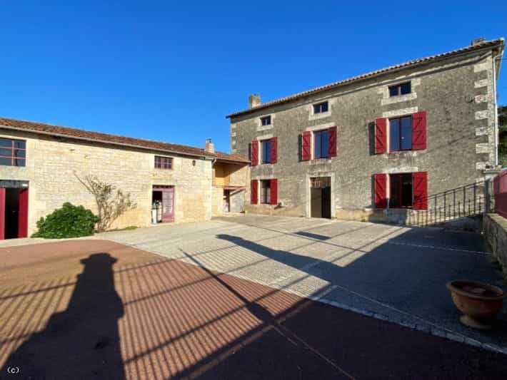 Casa nel Verteuil-sur-Charente, Nouvelle-Aquitaine 10218804