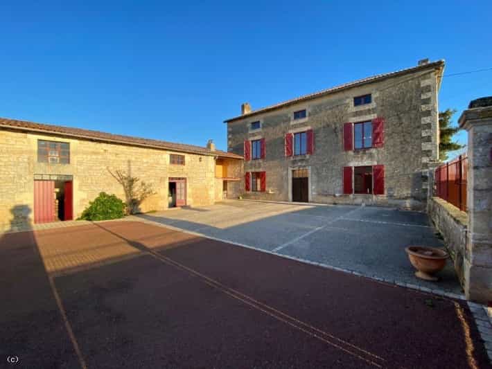 Talo sisään Verteuil-sur-Charente, Nouvelle-Aquitaine 10218804