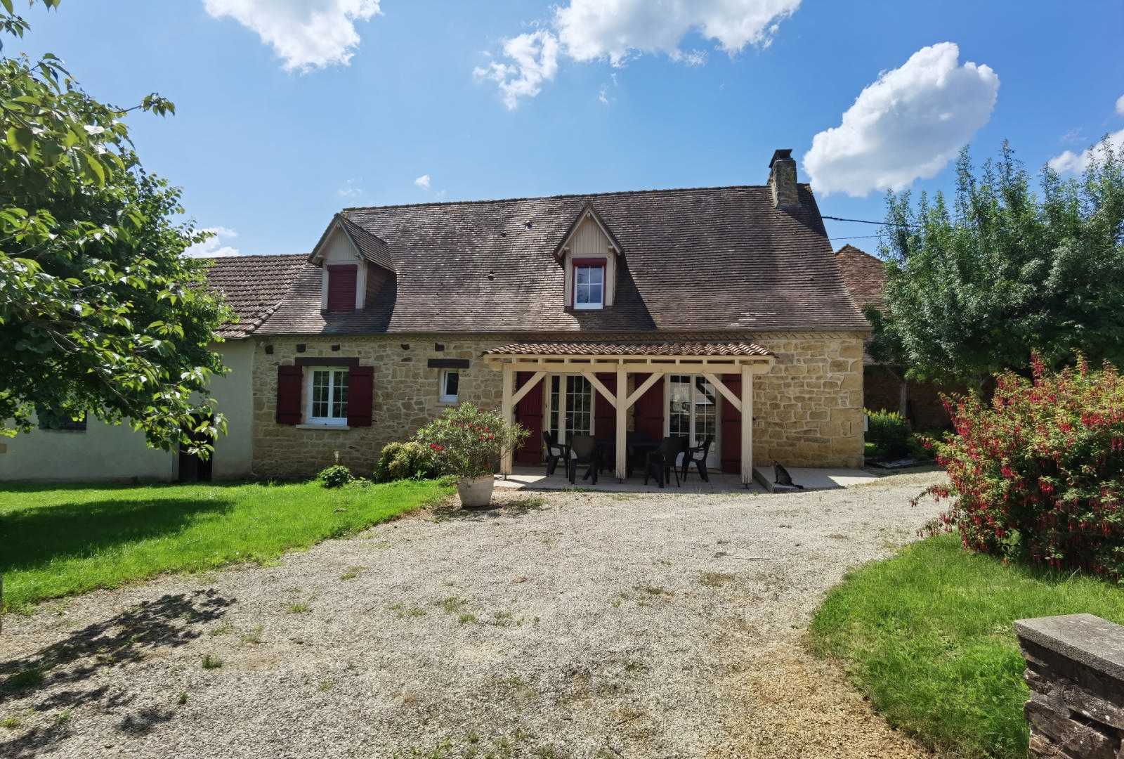 House in Saint-Cyprien, Nouvelle-Aquitaine 10218978