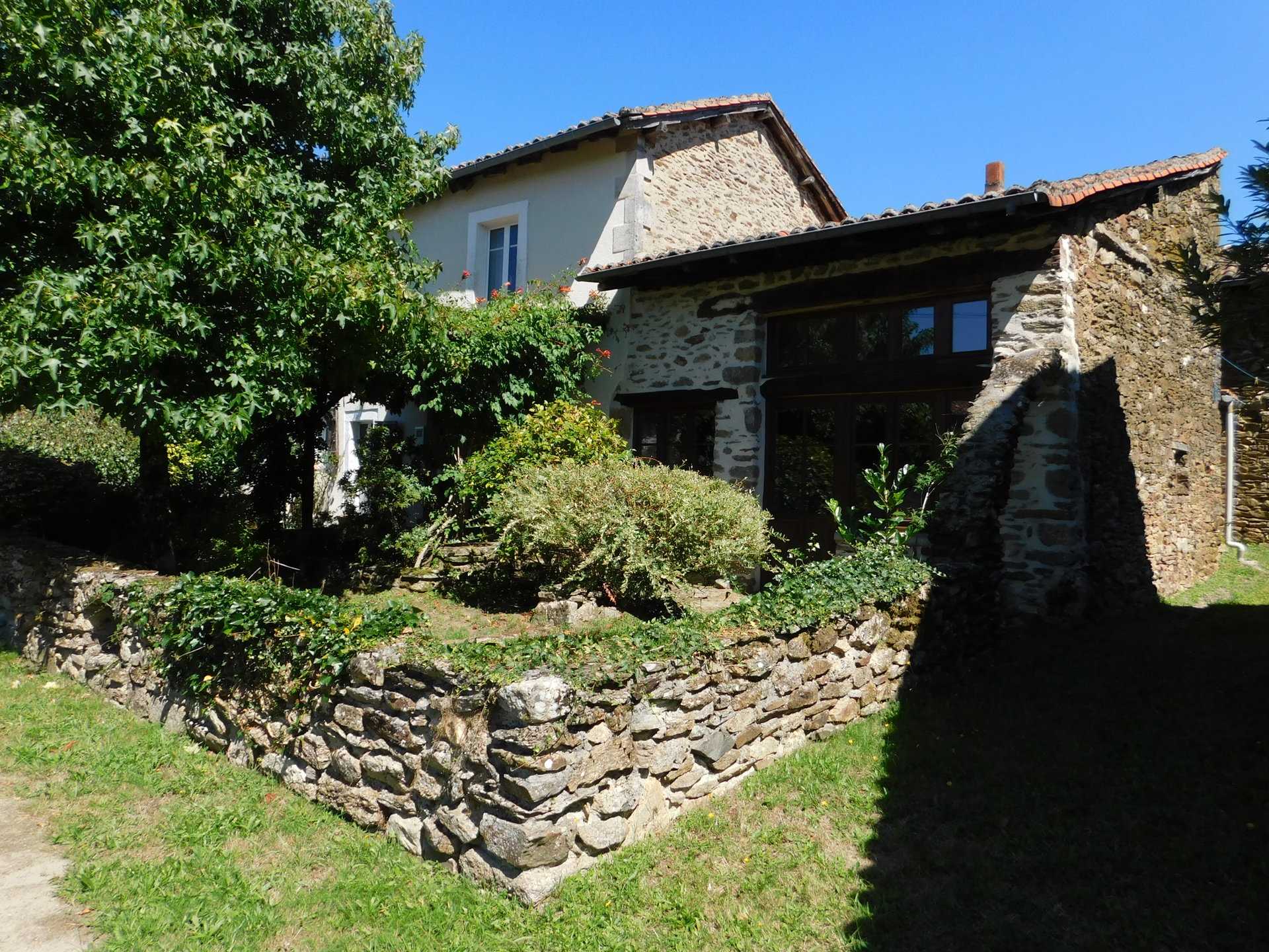 Будинок в Cussac, Nouvelle-Aquitaine 10219052