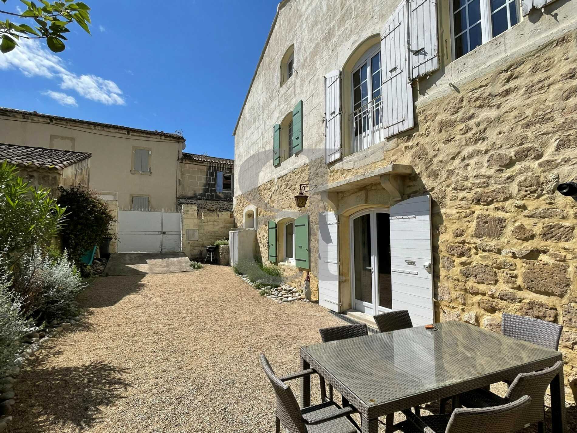 Dom w Fontvieille, Provence-Alpes-Côte d'Azur 10219100