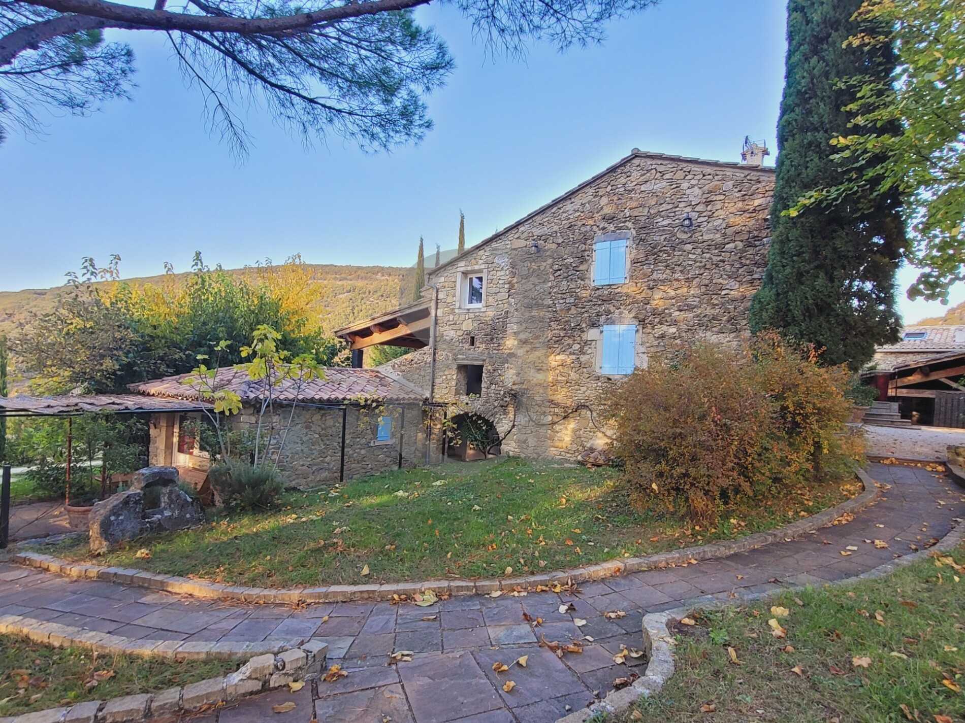Dom w La Begude-de-Mazenc, Owernia-Rodan-Alpy 10219212