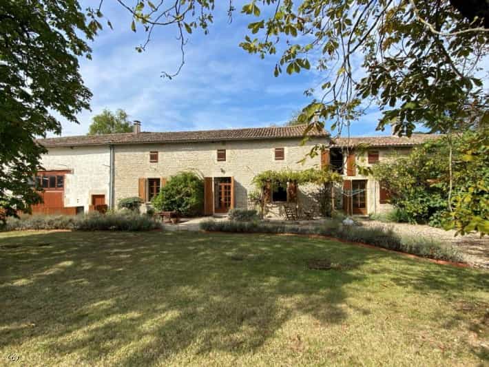 House in Etouars, Nouvelle-Aquitaine 10219246
