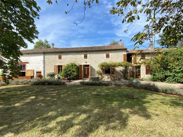 House in Etouars, Nouvelle-Aquitaine 10219246