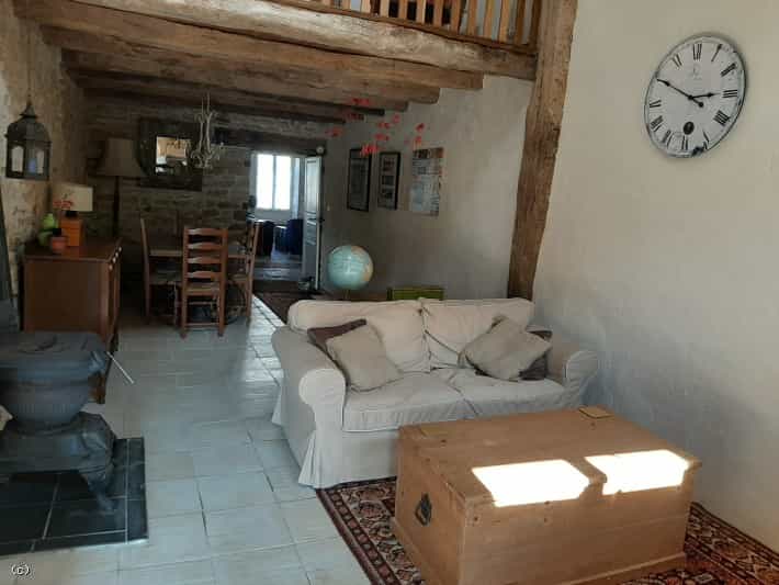 жилой дом в Champagne-Mouton, Nouvelle-Aquitaine 10219292