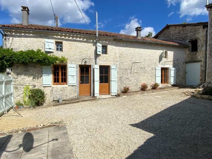 House in Bayers, Nouvelle-Aquitaine 10219298