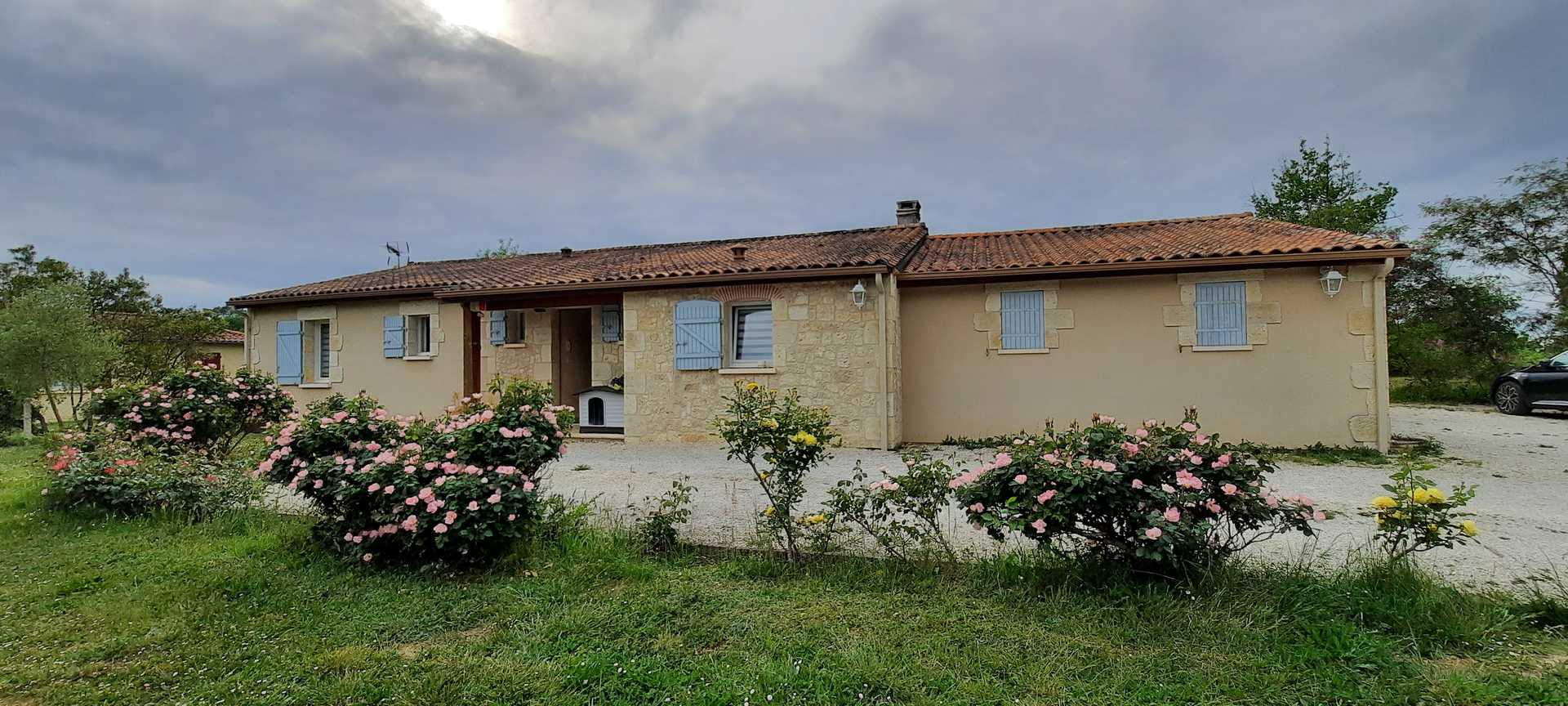 House in Saint-Jean-d'Eyraud, Nouvelle-Aquitaine 10219330