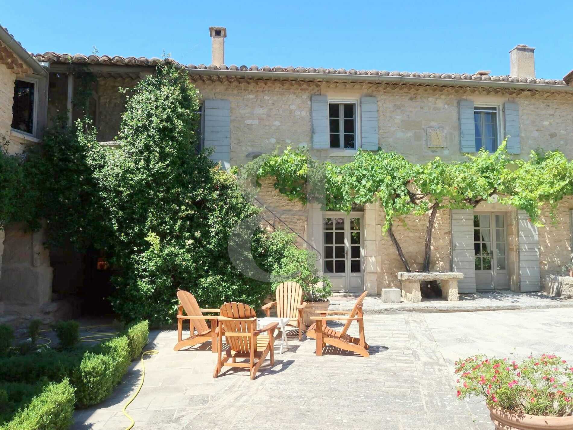 Haus im L'Isle-sur-la-Sorgue, Provence-Alpes-Côte d'Azur 10219333