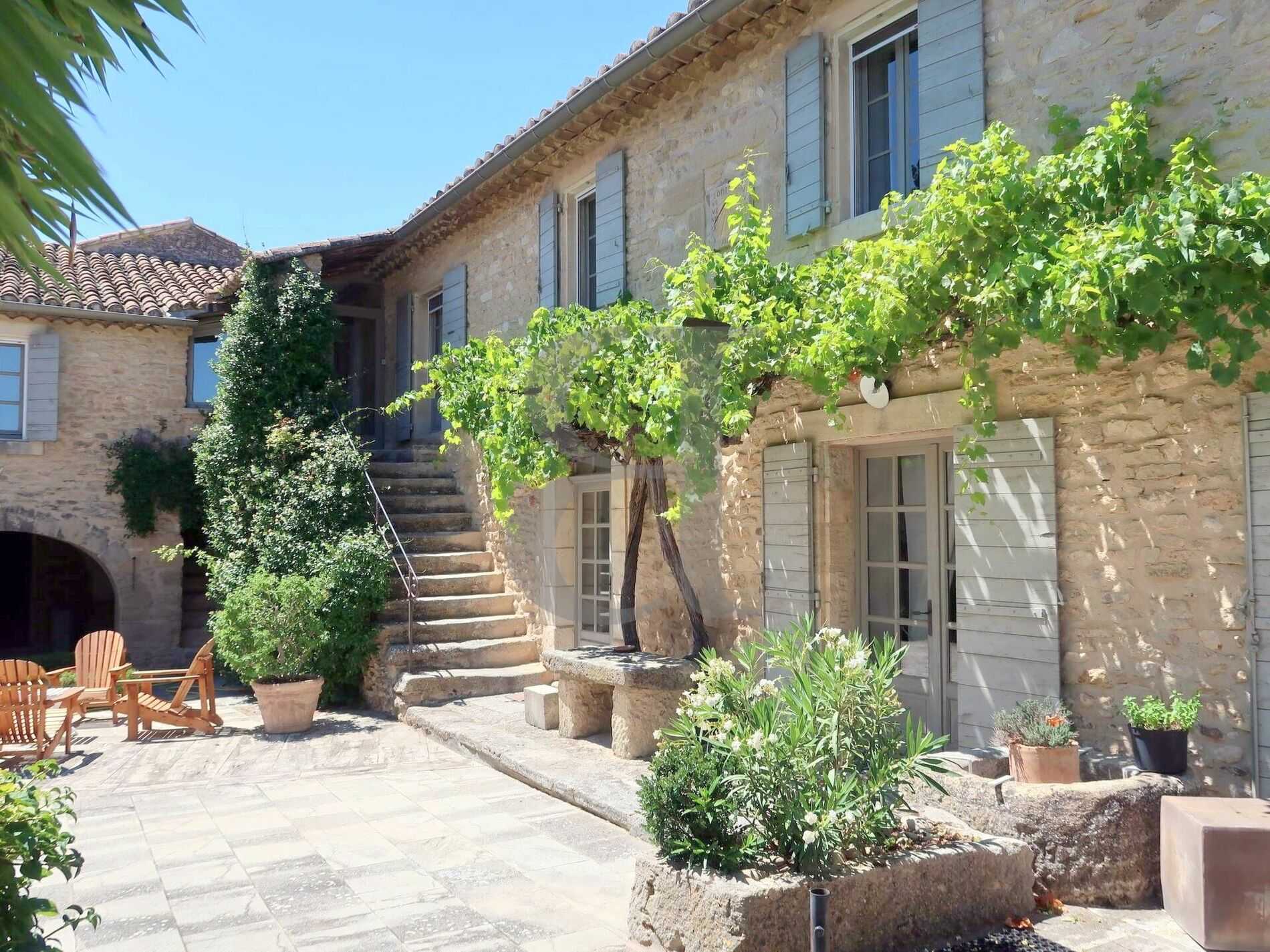 Haus im L'Isle-sur-la-Sorgue, Provence-Alpes-Côte d'Azur 10219333