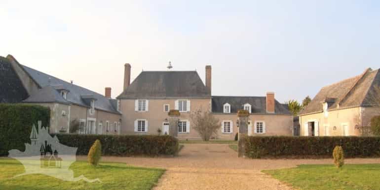 房子 在 Tours, Centre-Val de Loire 10219346