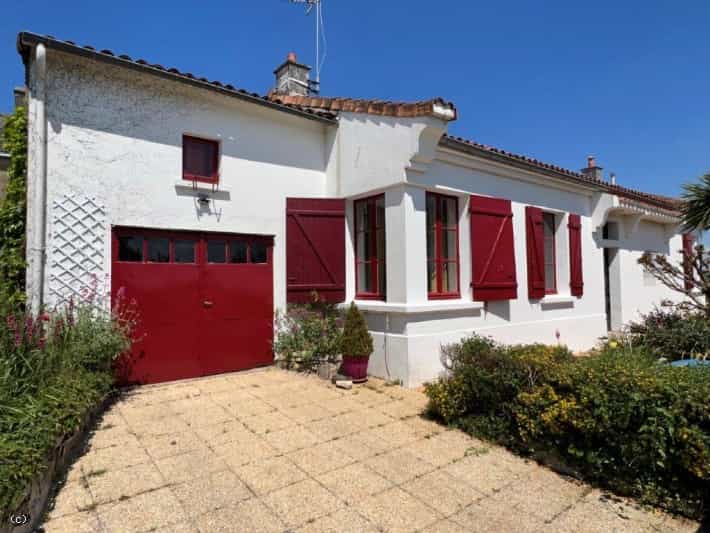 House in Lizant, Nouvelle-Aquitaine 10219493