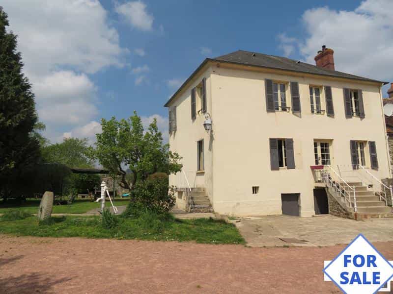 жилой дом в Мулен-сюр-Орн, Нормандия 10219576
