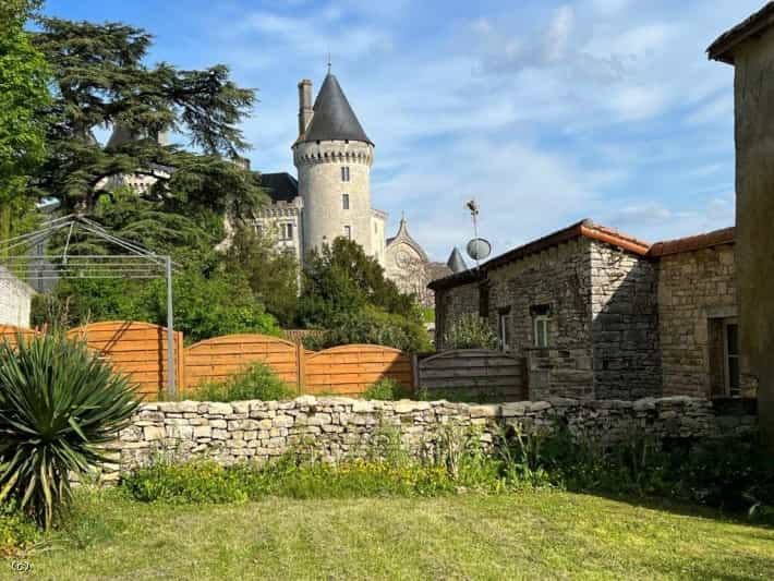 집 에 Verteuil-sur-Charente, Nouvelle-Aquitaine 10219584