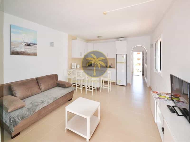 Condominium in Los Cristianos, Canary Islands 10219674
