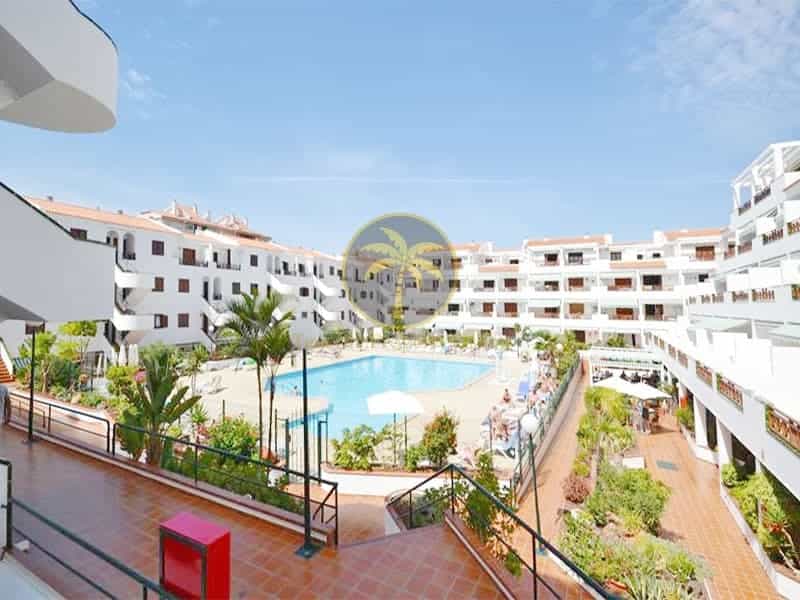 Condominium in Los Cristianos, Canary Islands 10219674