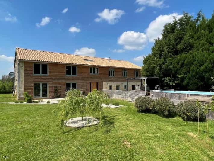 House in Condac, Nouvelle-Aquitaine 10220789