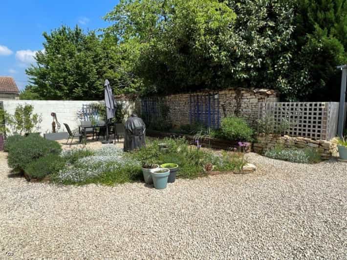 House in Condac, Nouvelle-Aquitaine 10220789