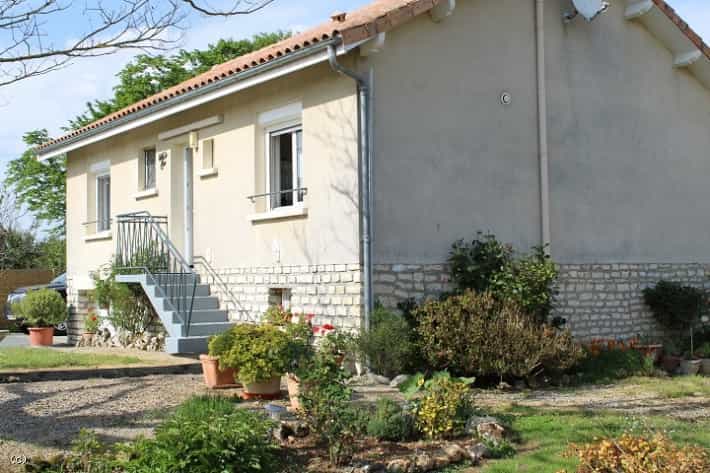 Casa nel Bioussac, Nouvelle-Aquitaine 10220873