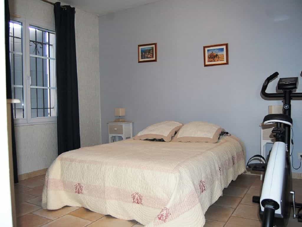 بيت في Alès, Occitanie 10220888