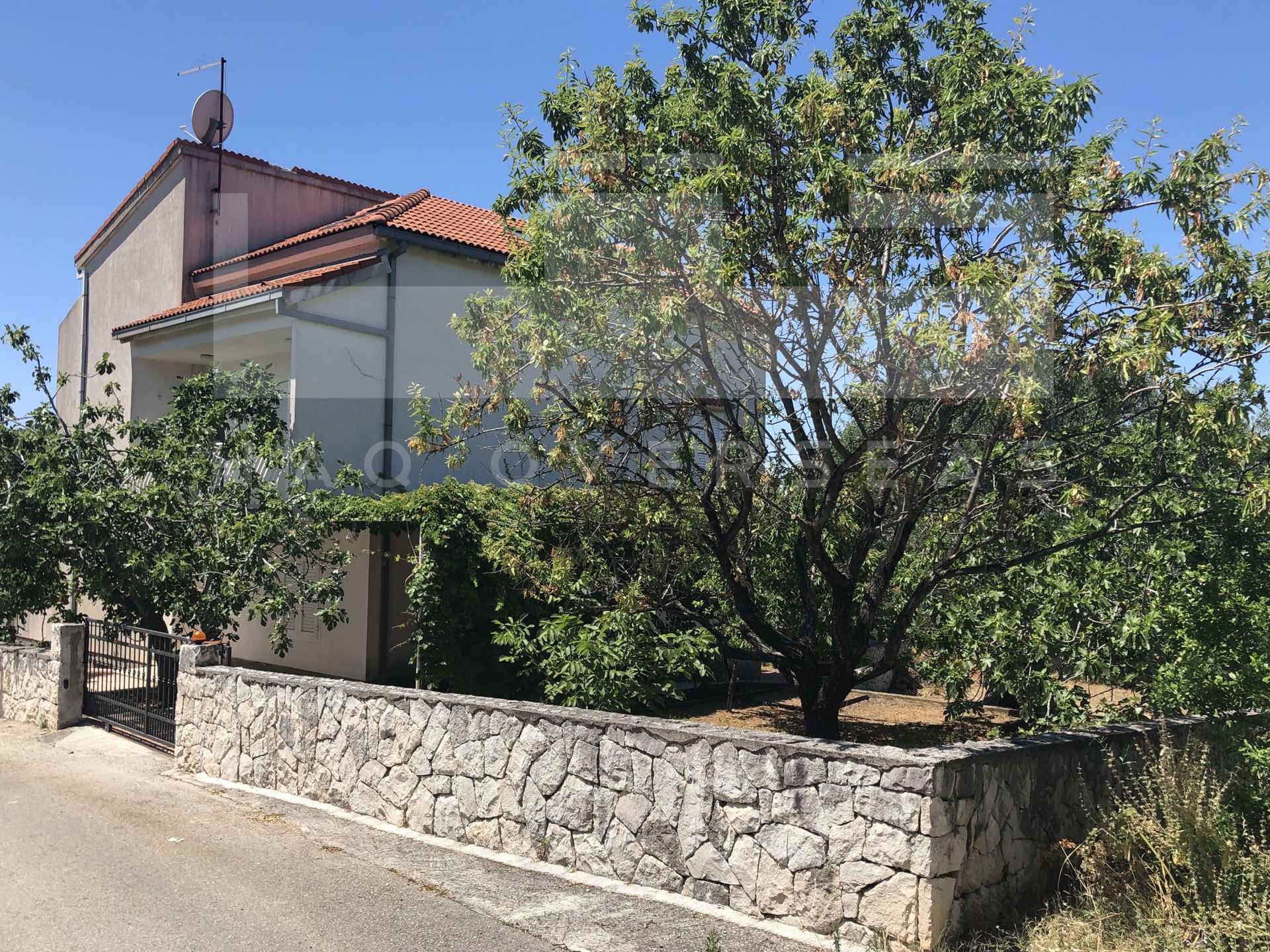 房子 在 Marina, Splitsko-dalmatinska županija 10220960