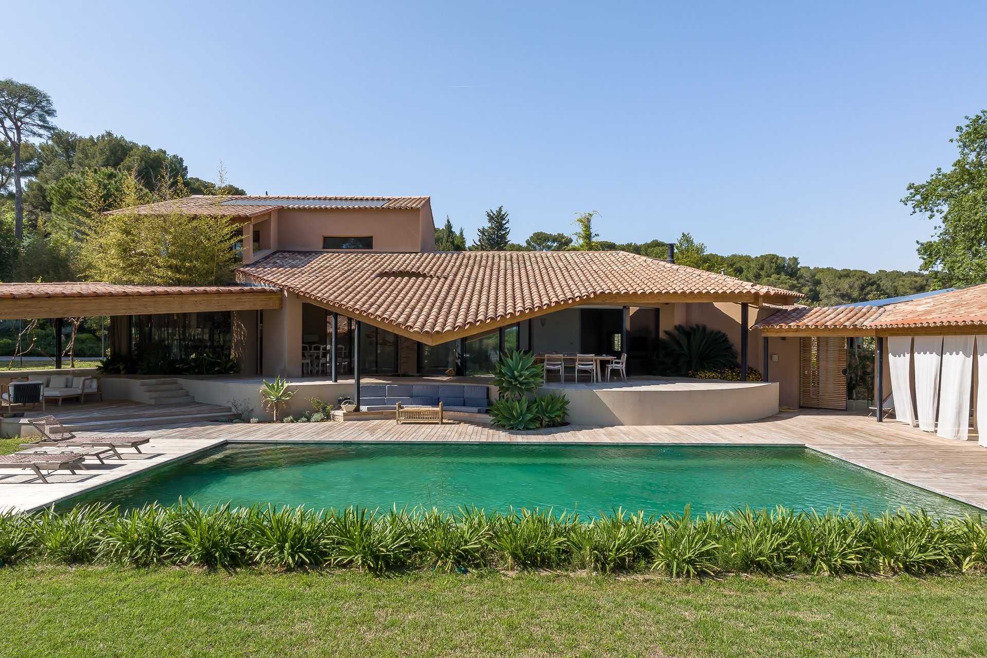 House in Golfe-Juan, Provence-Alpes-Cote d'Azur 10221104