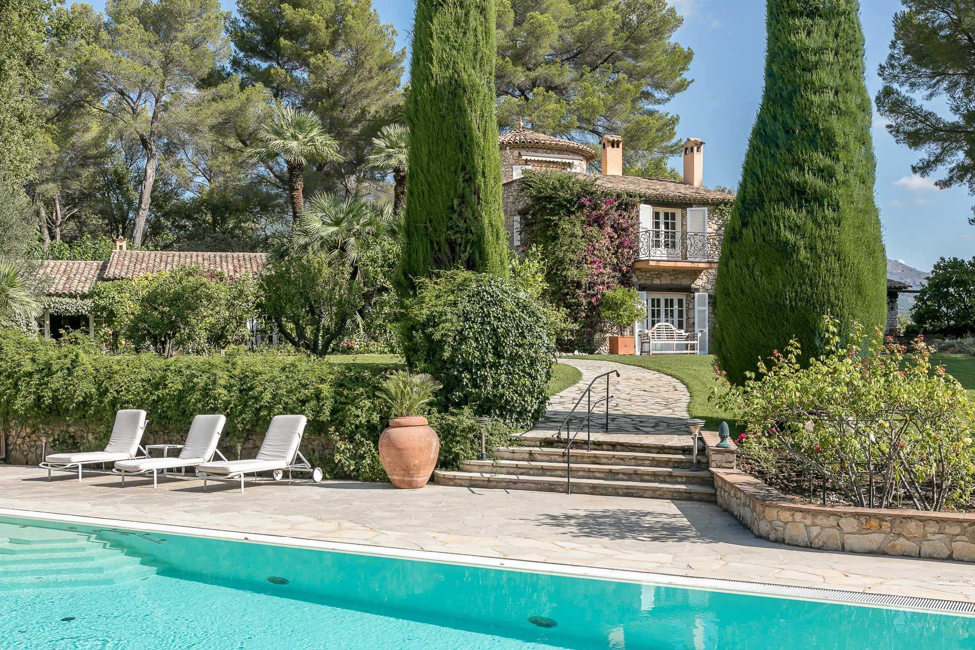 Talo sisään Roquefort-les-Pins, Provence-Alpes-Côte d'Azur 10221201