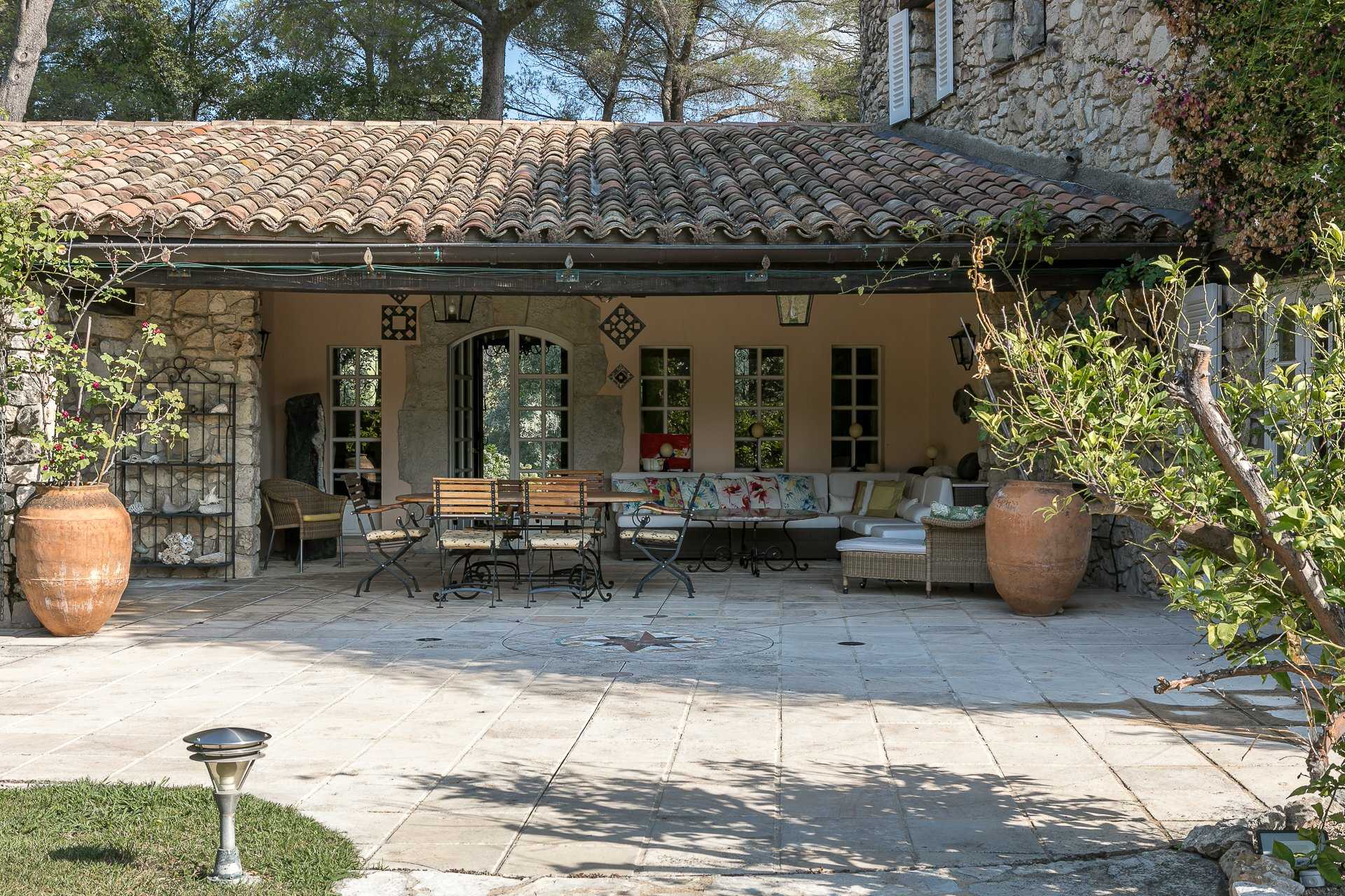 Casa nel Roquefort-les-Pins, Provence-Alpes-Côte d'Azur 10221201