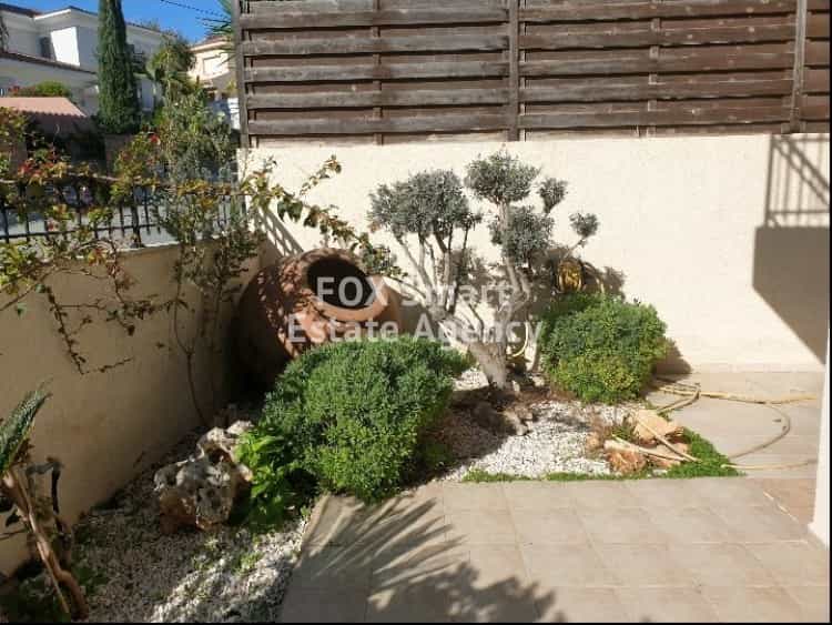 Huis in Agios Athanasios, Limassol 10223492