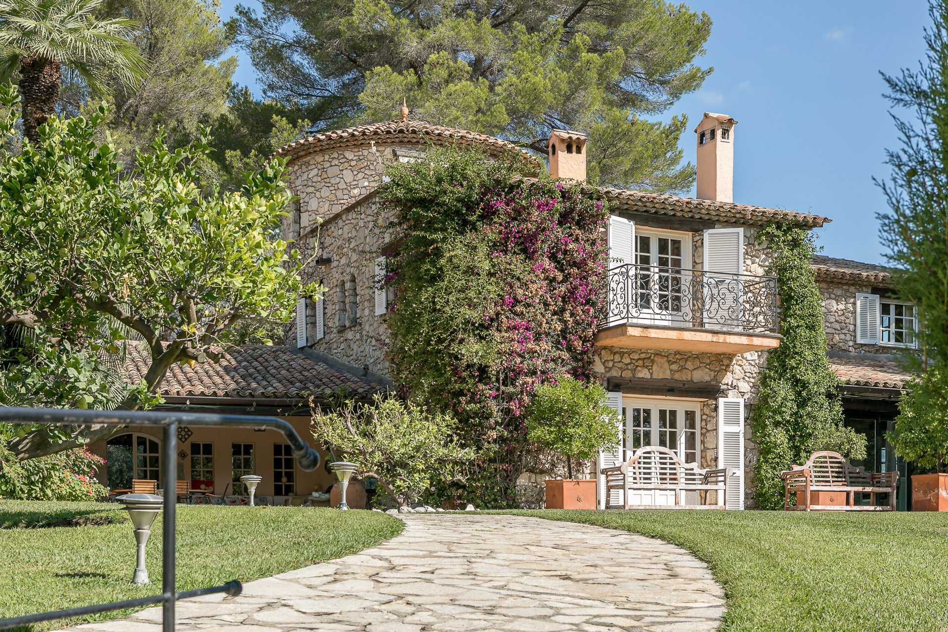 Hus i Le Chateau, Provence-Alpes-Cote d'Azur 10224097