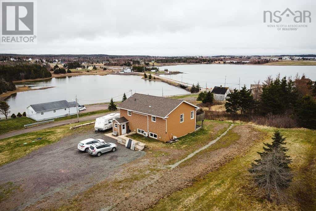 Hus i West Arichat, Nova Scotia 10224102