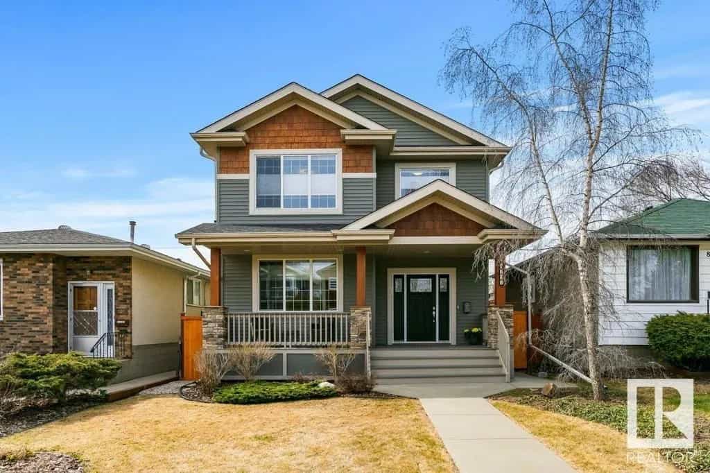 بيت في Edmonton, Alberta 10224459