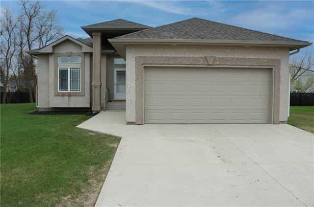 House in Lorette, Manitoba 10224662